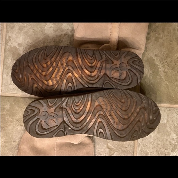 Women's BearPaw snow winter boot. Size 7. - Picture 5 of 6